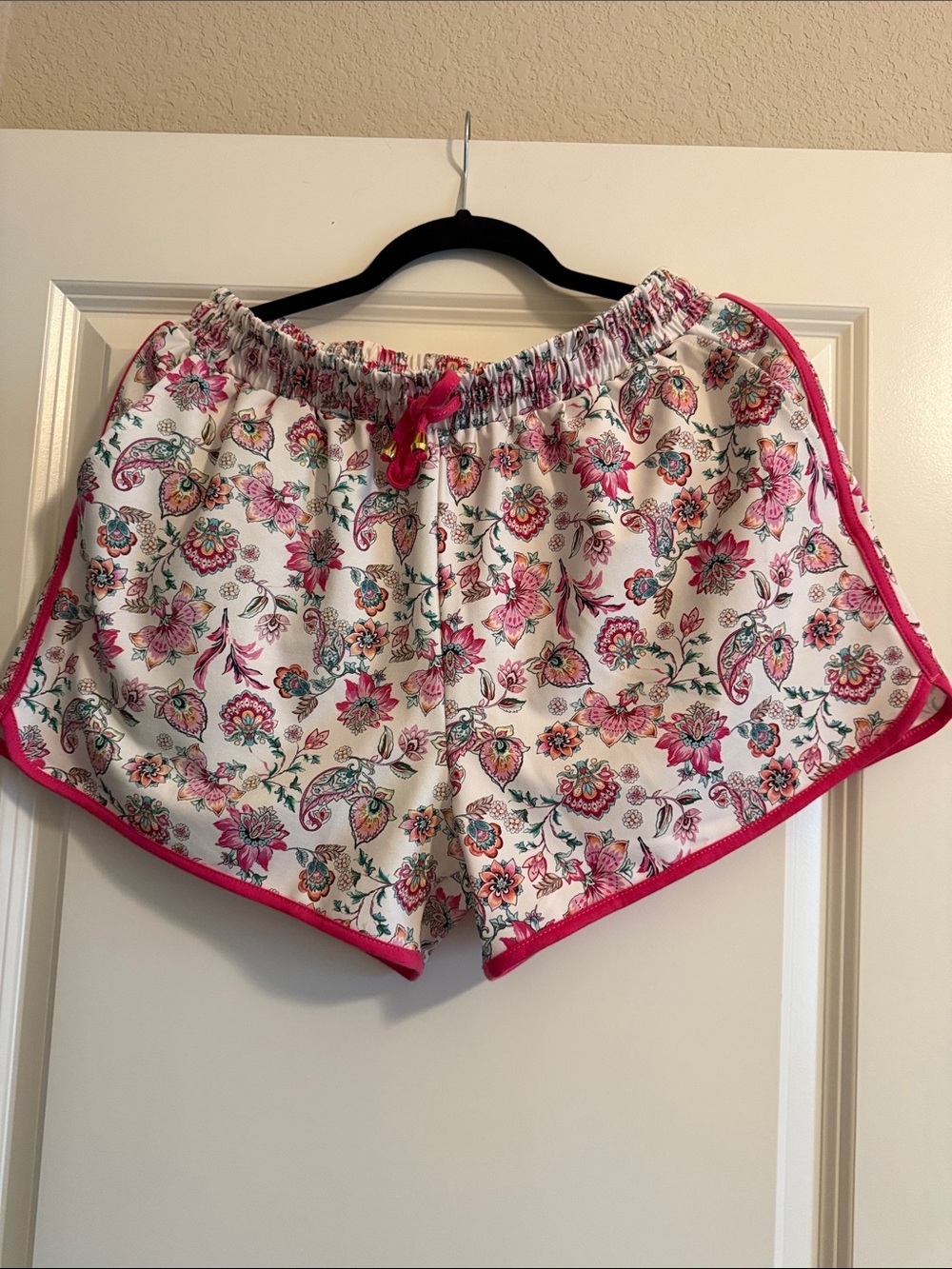 Jess Lea Floral Print Athletic Lounge Shorts in White and Pink